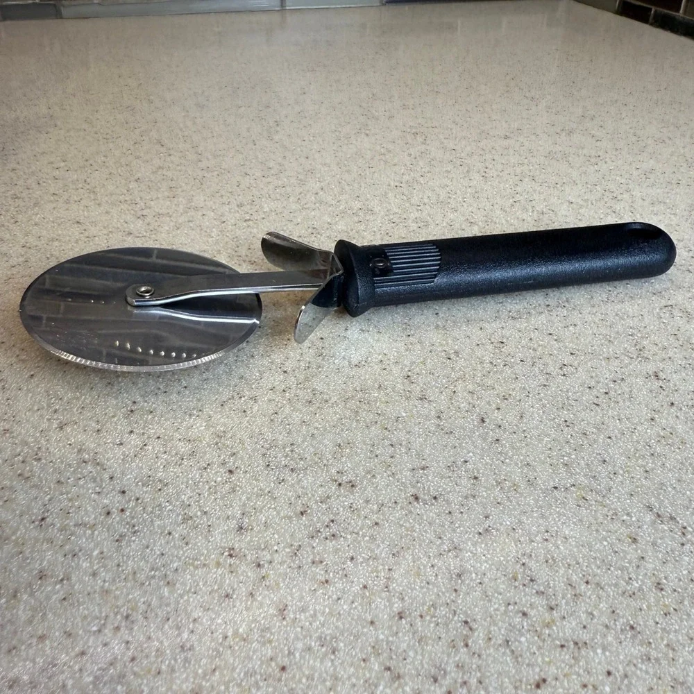 EKCO Pizza Cutter Stainless Steel Wheel Black‎ Textured Handle with Finger Guard